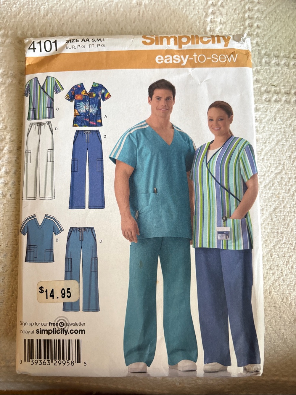 Simplicity Easy to Sew Pattern 4101 AA  for Unisex Scrubs